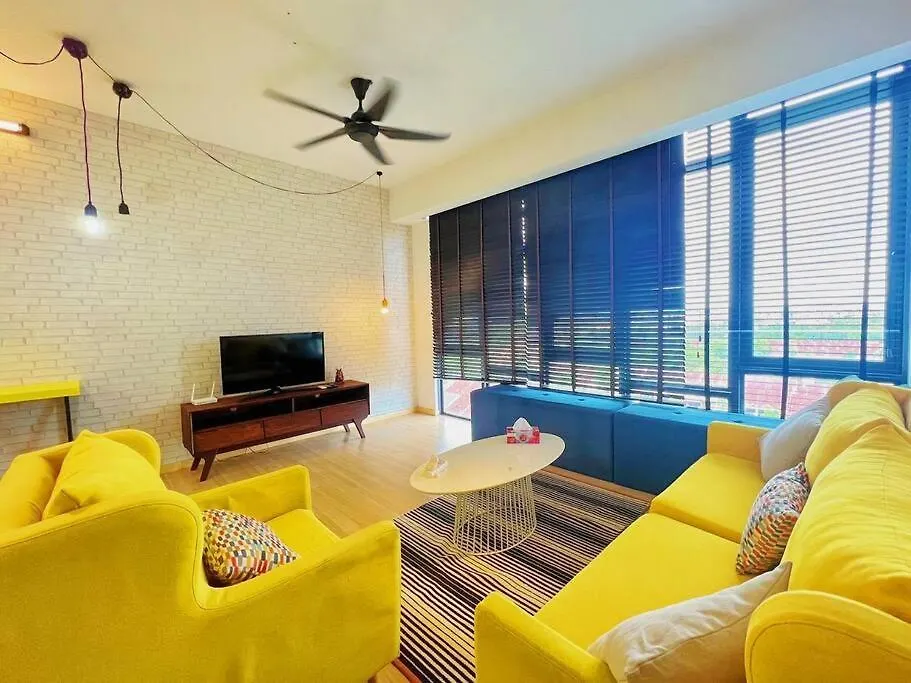 Mount Austin Cube8Teen Homestay 新山 location